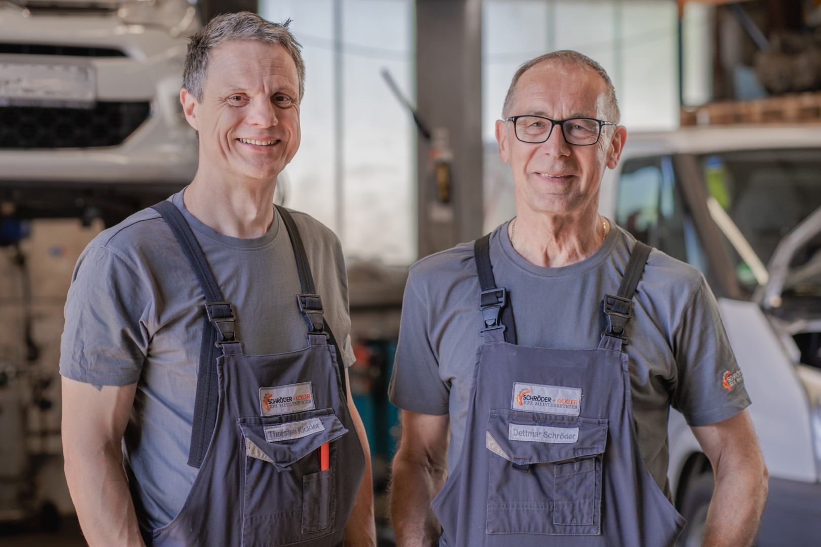 Dettmar Schröder und Thorsten Kickler in der Werkstatt